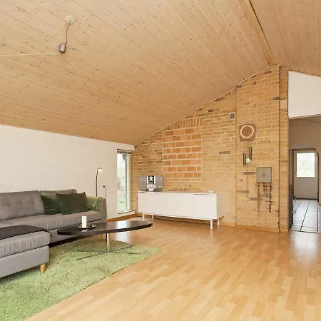 Two-bedroom Holiday In 2 Semesterbostad Højby