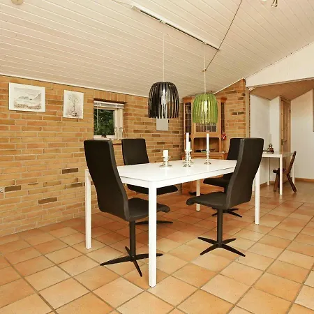 Two-bedroom Holiday In 2 Højby
